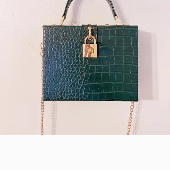 Woman's NWOT PURSE 👜 - Picture 6 of 11